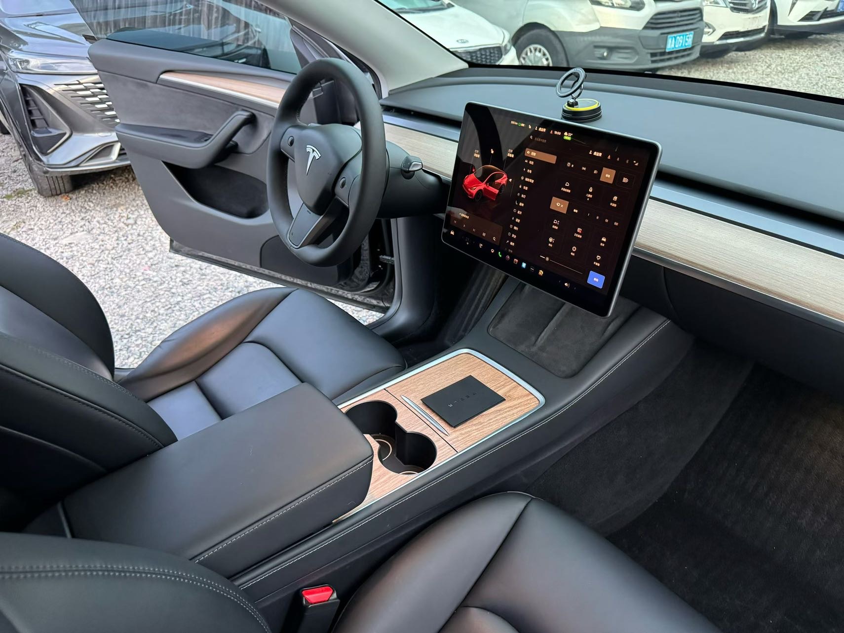 Tesla Model Y 2022 #16 Tesla Model Y 2022 car image #16