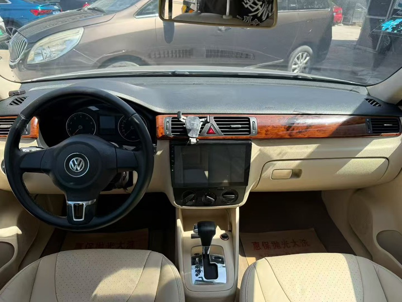 Volkswagen Bora 2010 car image #2