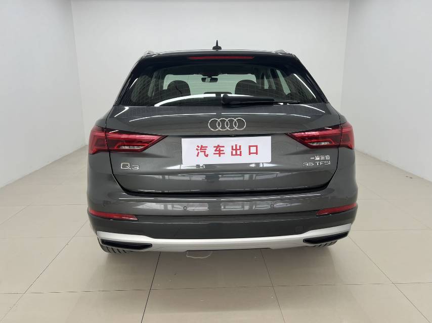 Audi Q3 2022 car image #5
