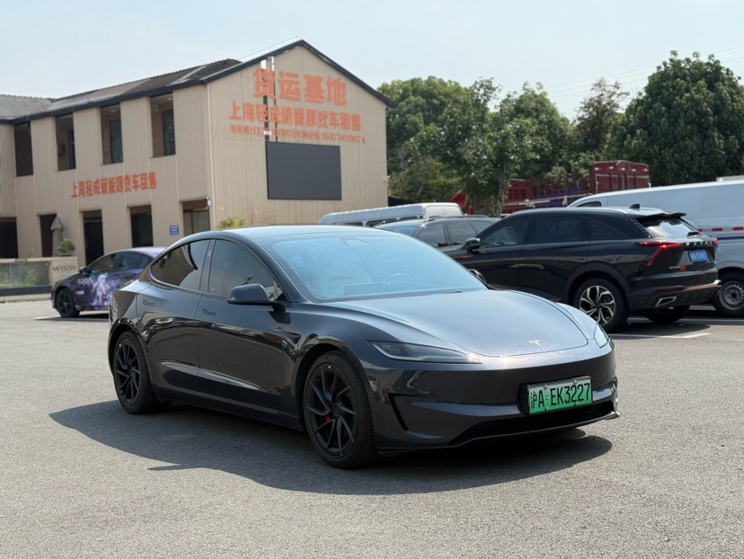 Tesla Model 3 2024 car image #3