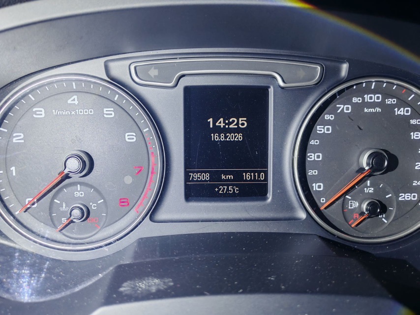 Audi Q3 2015 car image #5