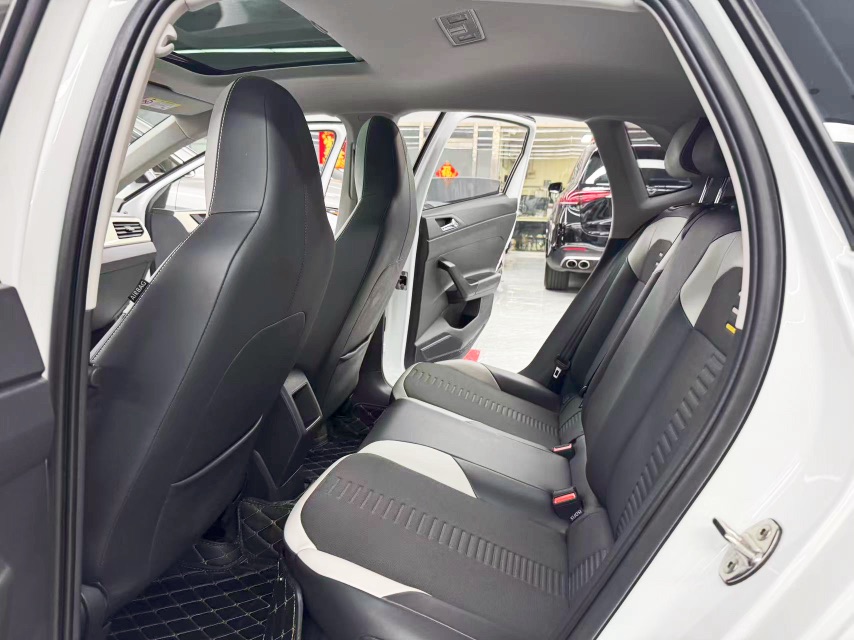 Volkswagen Polo 2024 car image #6