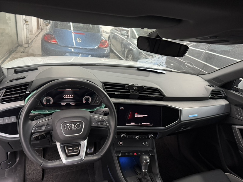 Audi Q3 2025 car image #5