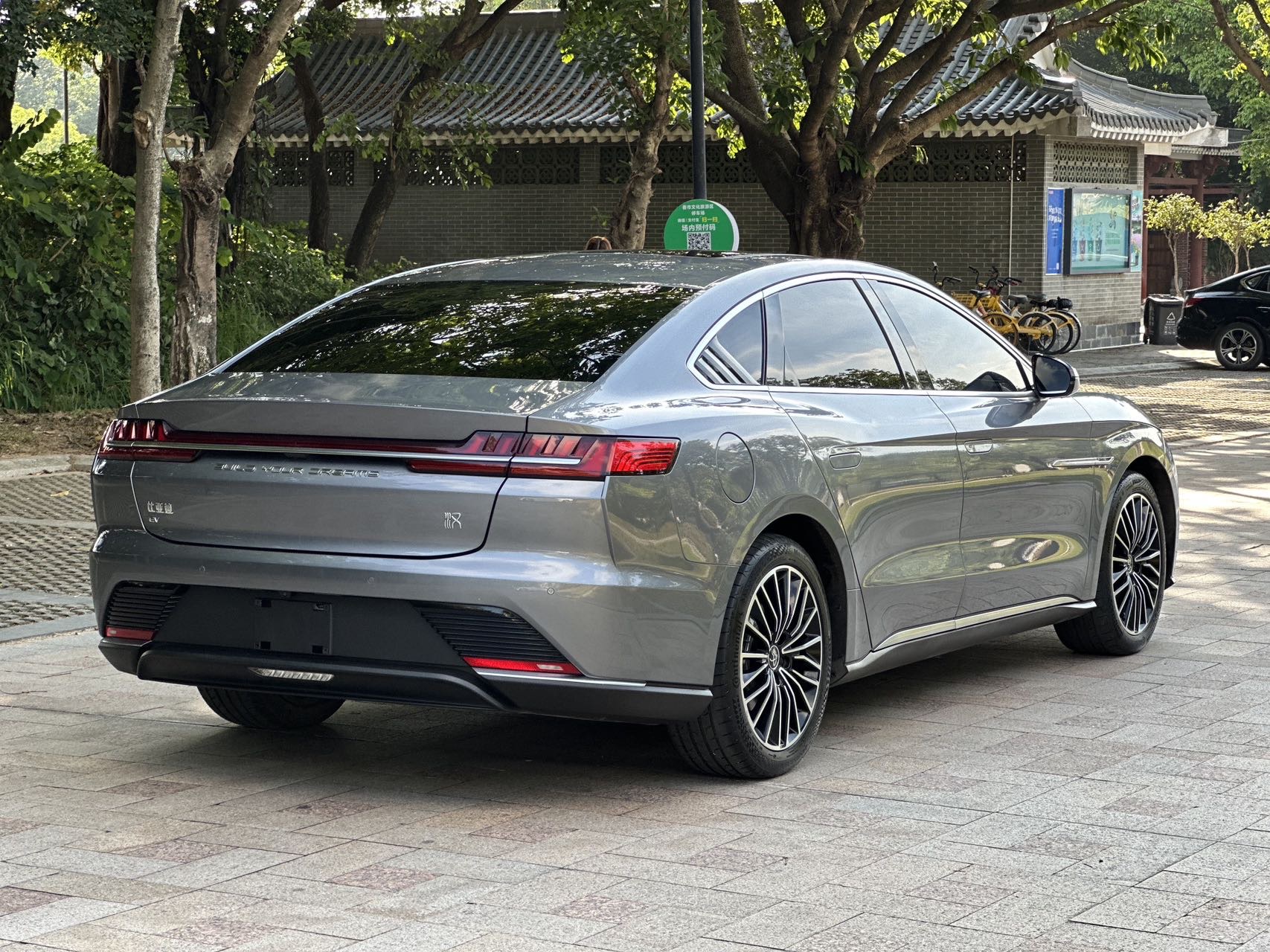 BYD Han 2022 #4 BYD Han 2022 car image #4