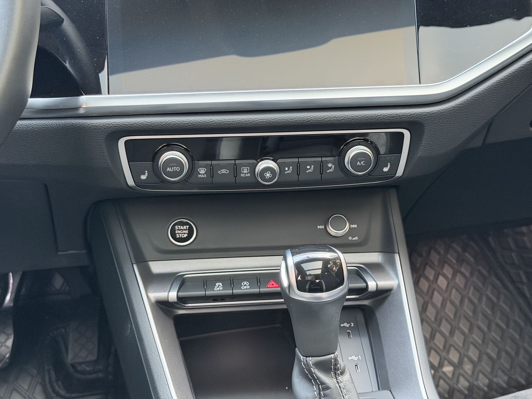 Audi Q3 2023 car image #9