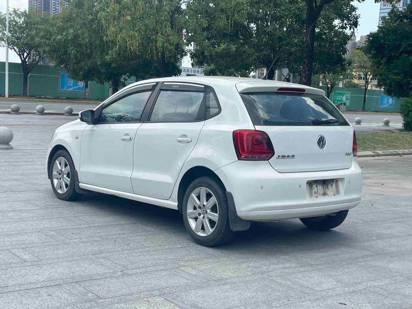 Volkswagen Polo 2014 car image #9