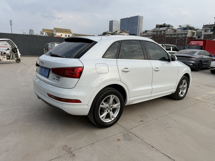 Audi Q3 2019 car image #3