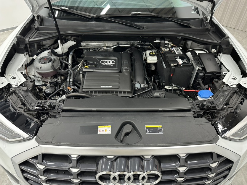 Audi Q3 2022 car image #14