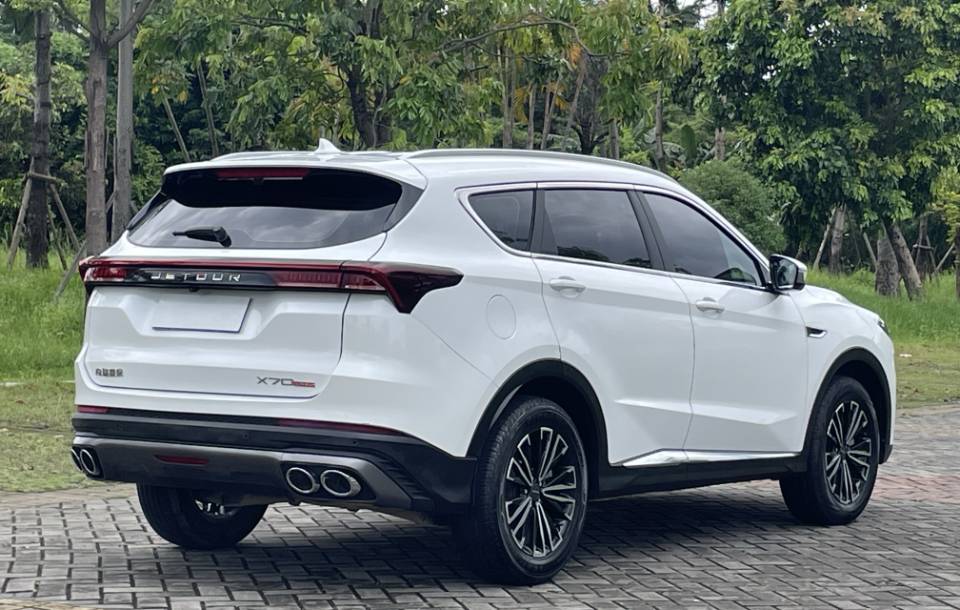 Jetour X70 PLUS 2022 car image #9