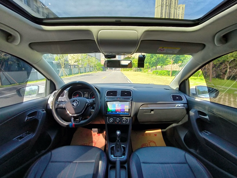 Volkswagen Polo 2019 car image #2