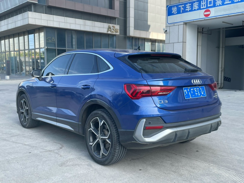 Audi Q3 2021 car image #3