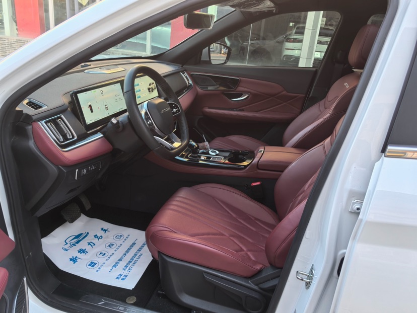 Jetour X70 PLUS 2025 #2 Jetour X70 PLUS 2025 car image #2
