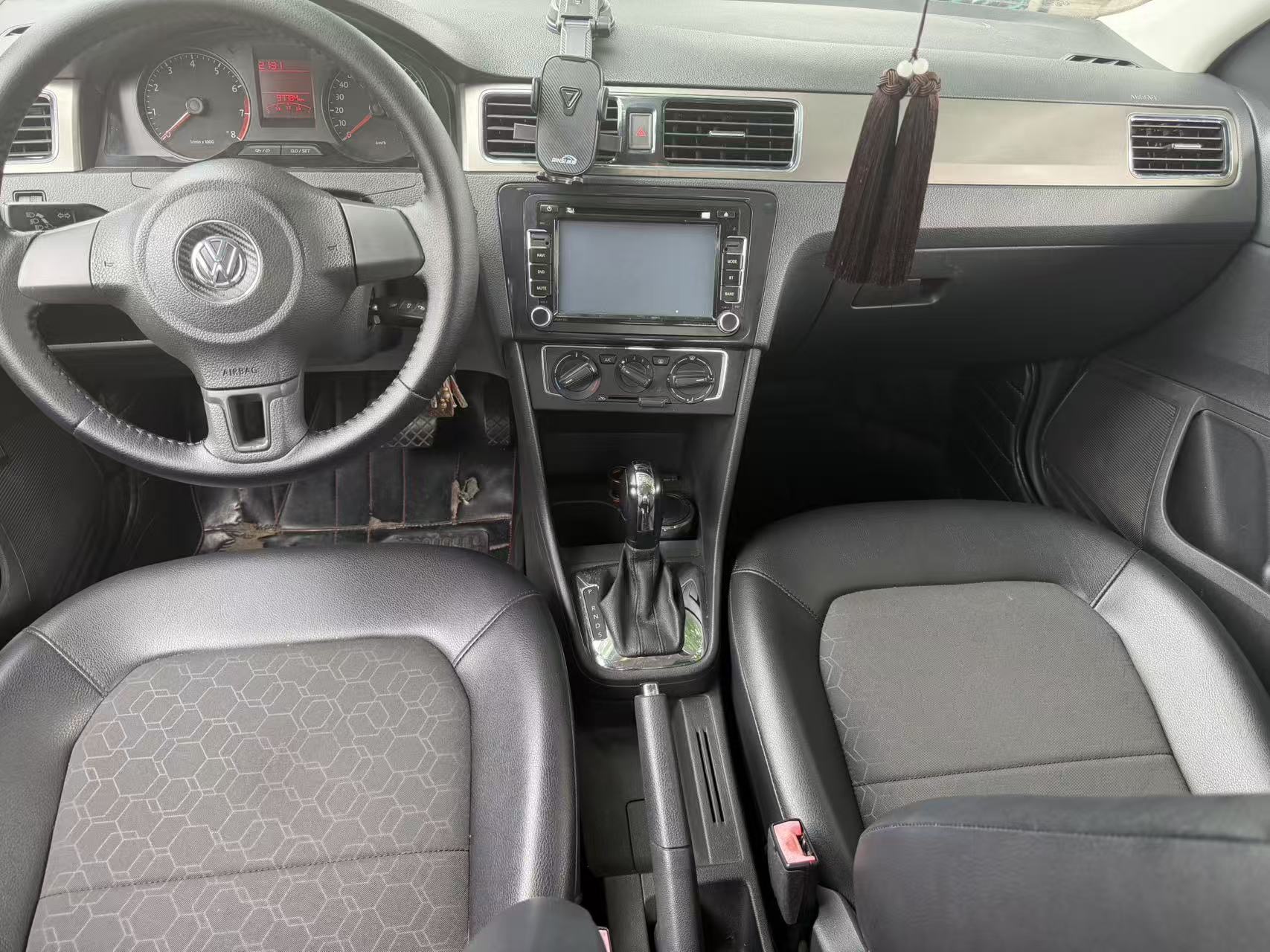 Volkswagen Santana 2015 car image #6
