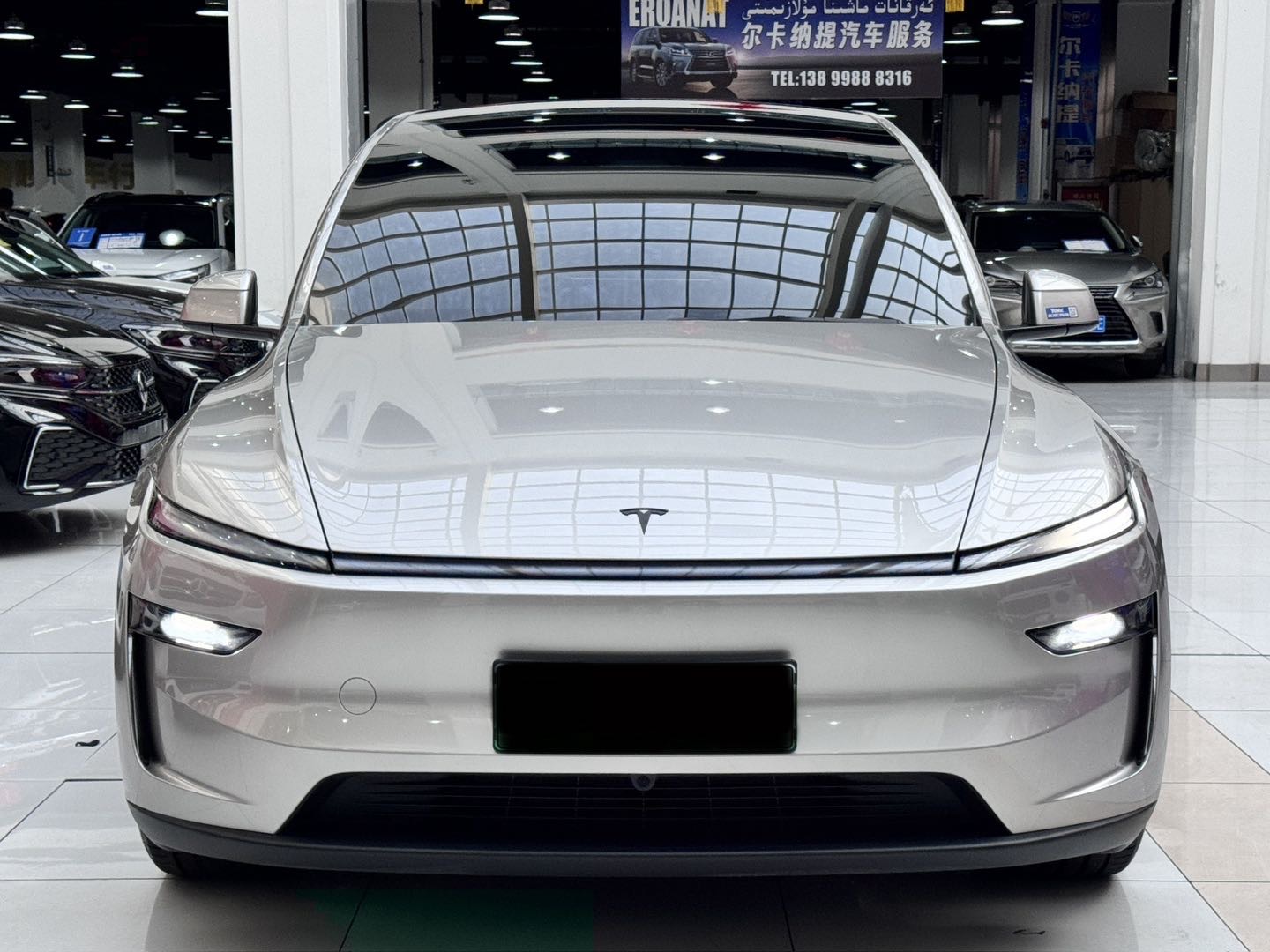 Tesla Model Y L 2026 #2 Tesla Model Y L 2026 car image #2