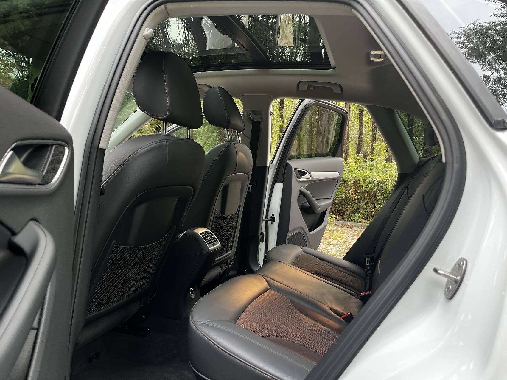 Audi Q3 2018 car image #9