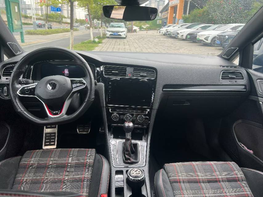 Volkswagen Golf 2016 car image #3
