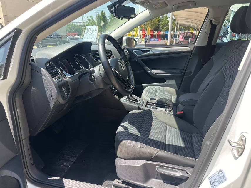 Volkswagen Golf 2020 car image #3