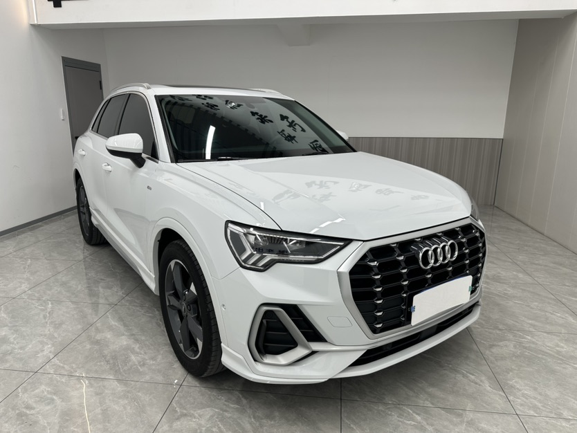 Audi Q3 2022 car image #3