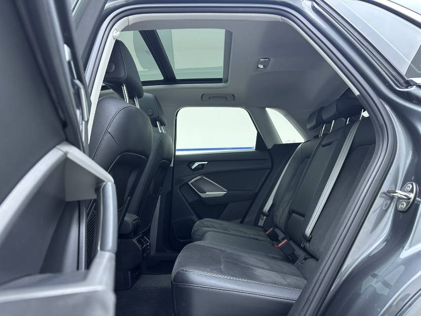 Audi Q3 2022 car image #8
