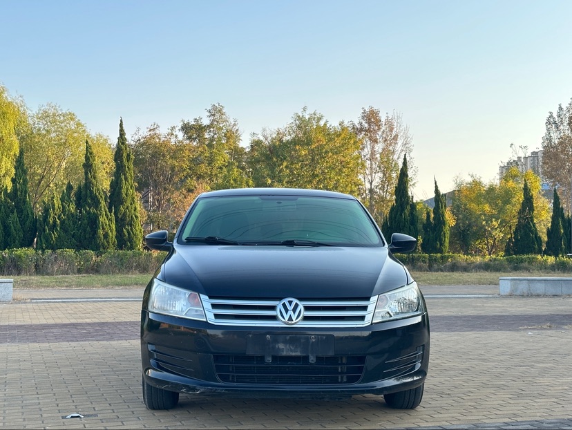 Volkswagen Santana 2013 car image #2