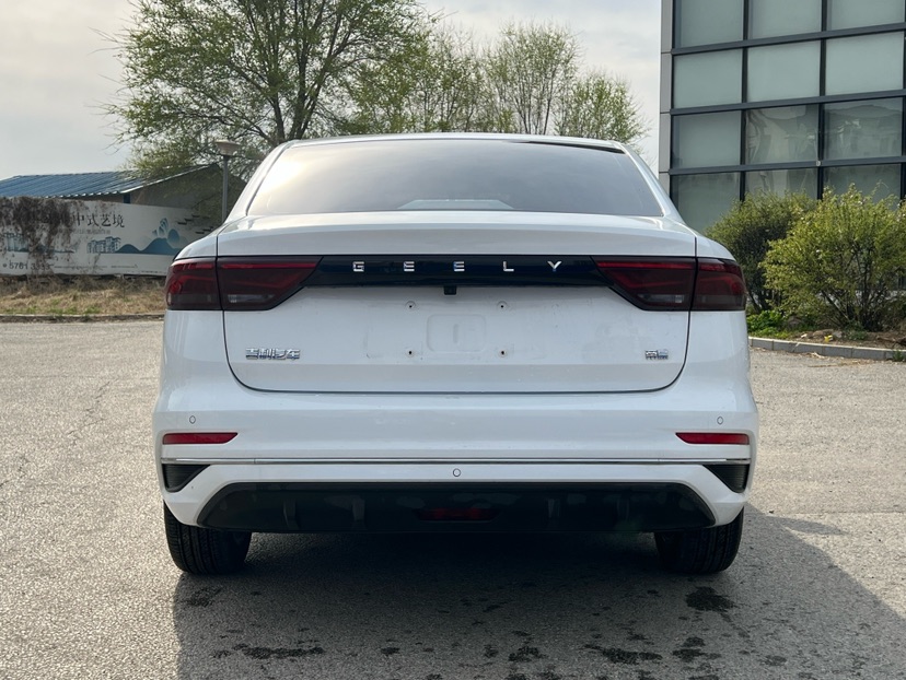GEELY Emgrand 2023 imagen de coche #5