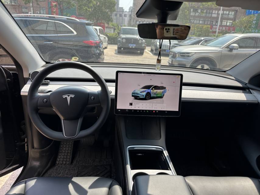 Tesla Model Y 2024 car image #8