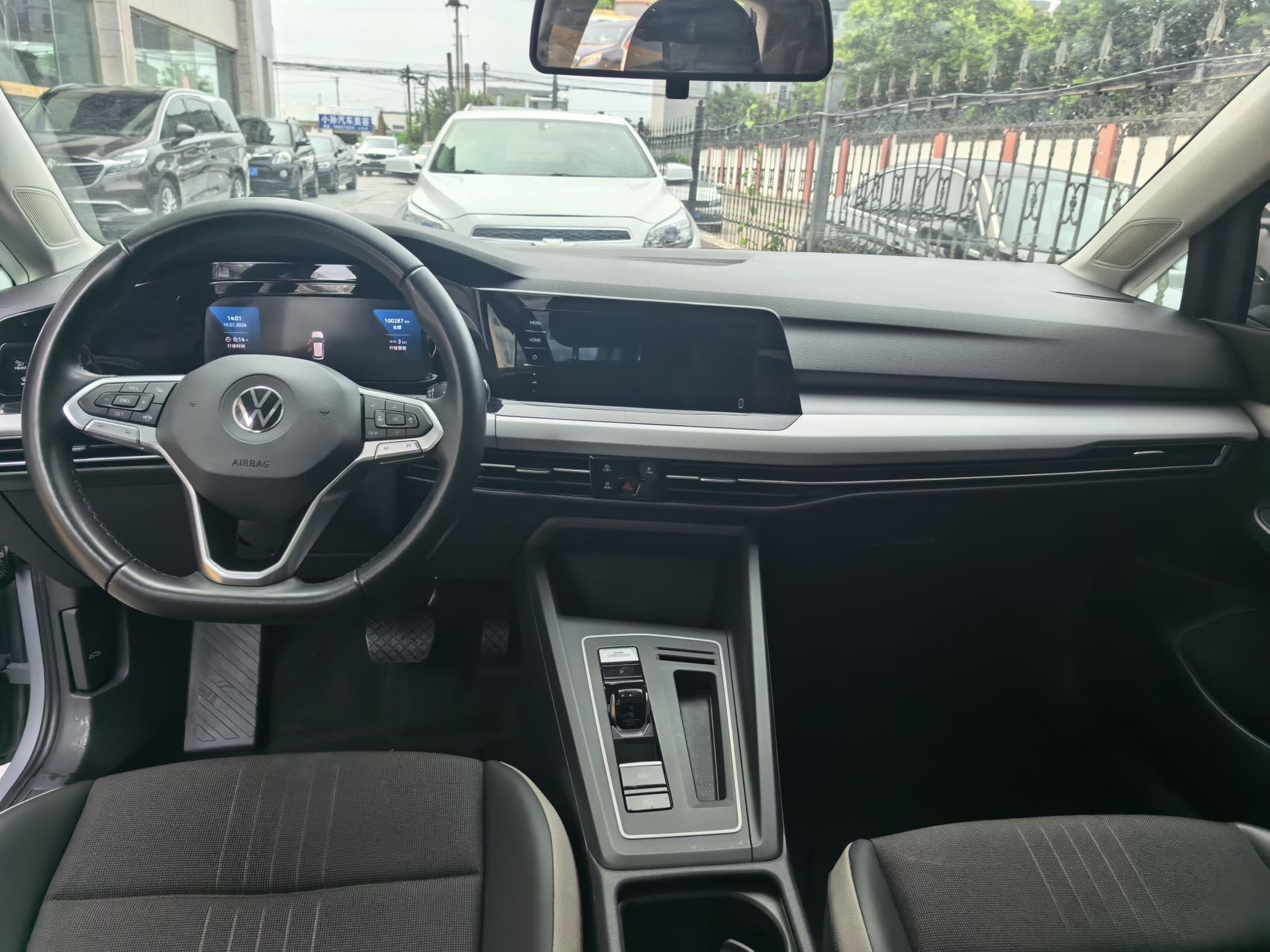 Volkswagen Golf 2021 car image #4