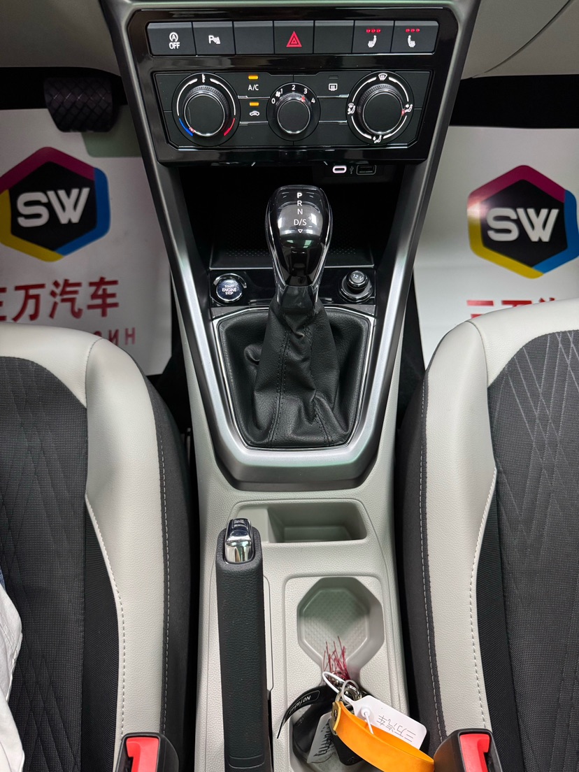 Volkswagen T-Cross 2023 car image #12