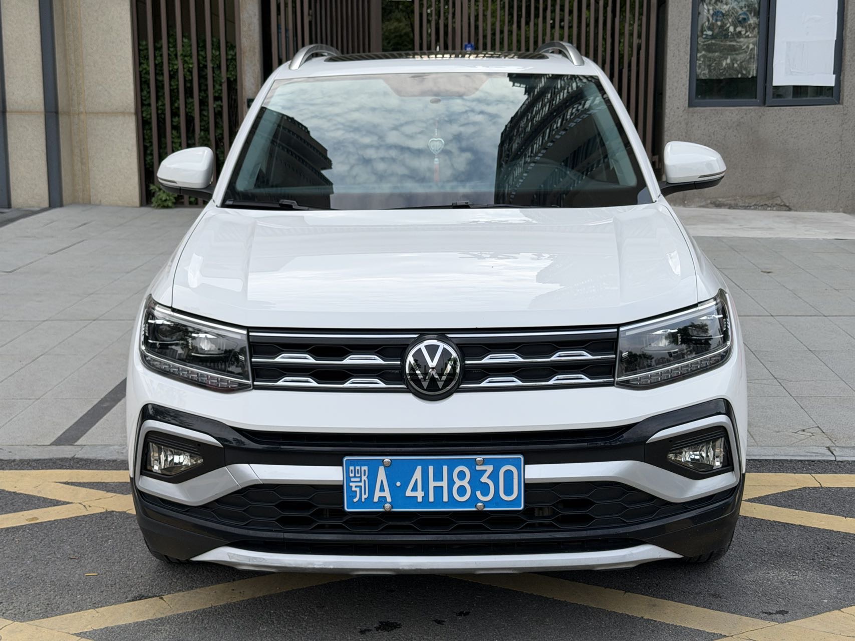 Volkswagen T-Cross 2022 car image #2