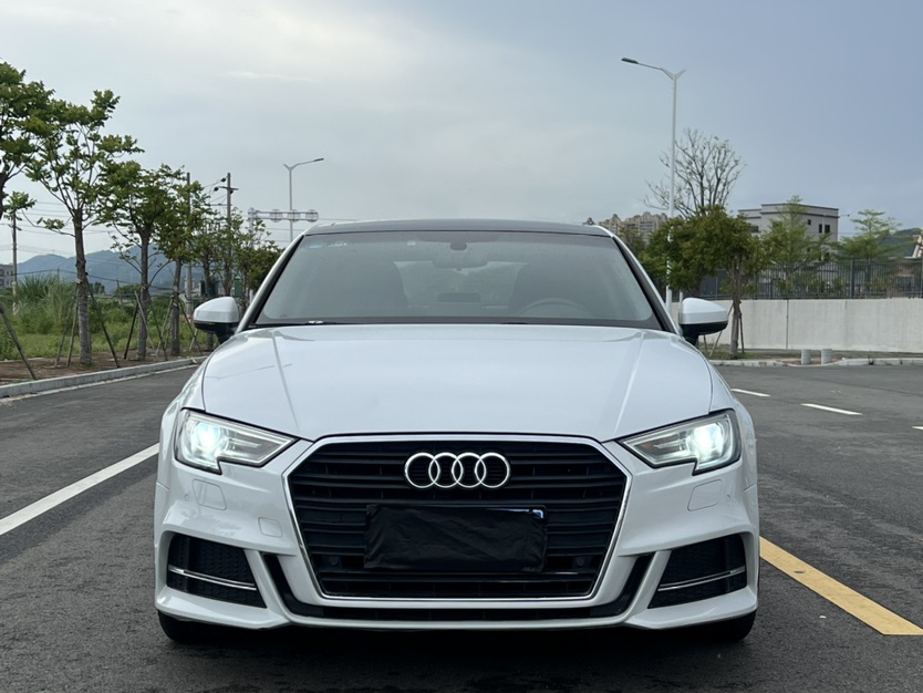 Audi A3 2018 car image #2