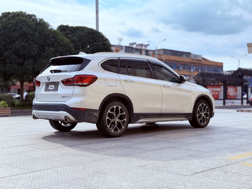 BMW X1 2021 car image #2