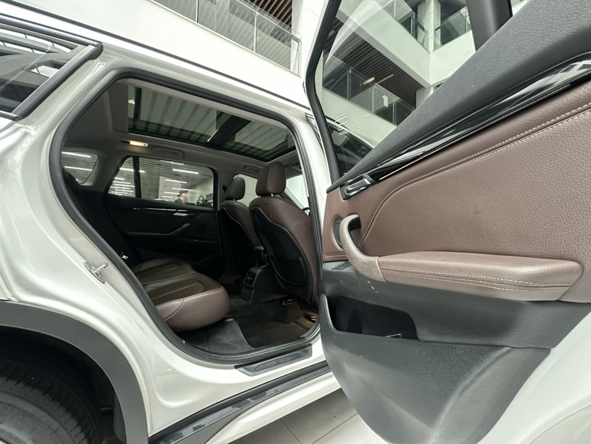 BMW X1 2019 car image #16