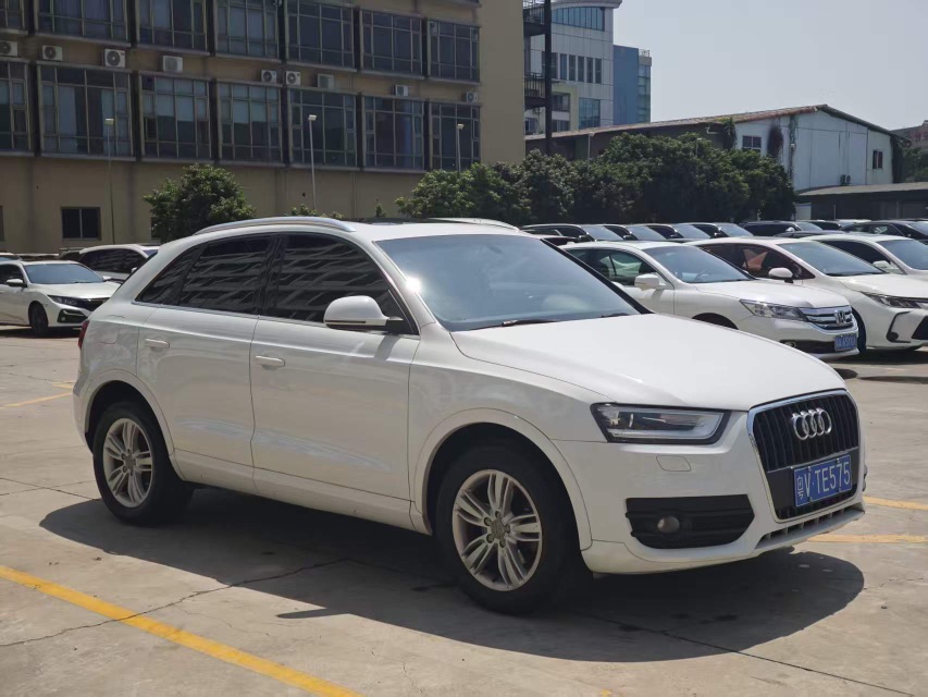 Audi Q3 2013 car image #3