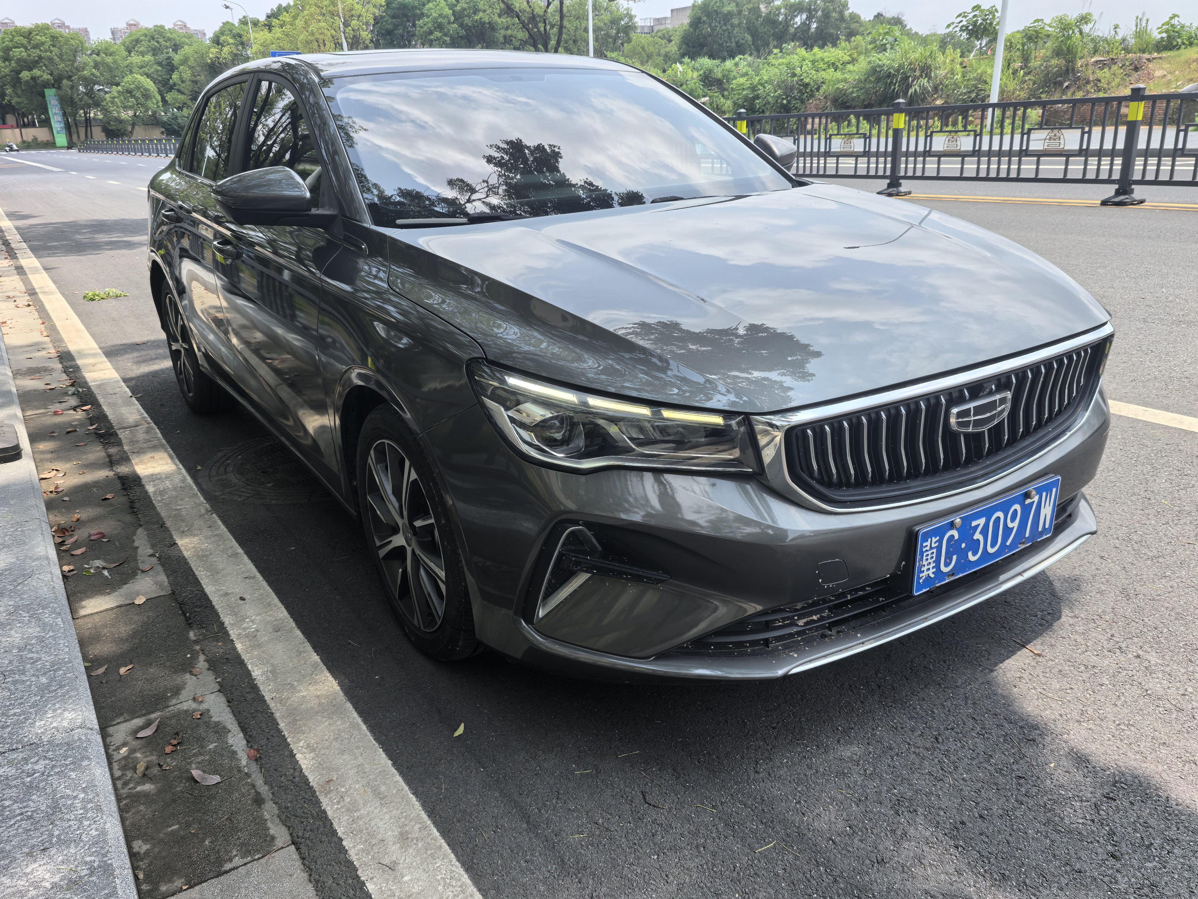GEELY Emgrand 2022 #2 GEELY Emgrand 2022 car image #2