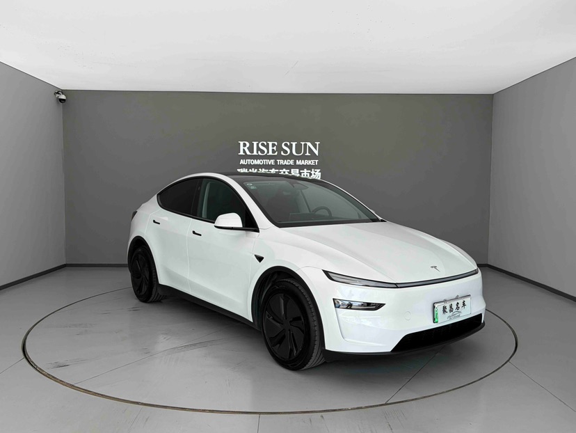 Tesla Model Y 2025 #3 Tesla Model Y 2025 car image #3