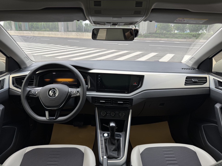 Volkswagen Polo 2022 car image #9