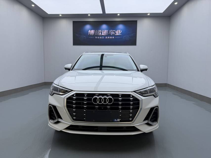 Audi Q3 2022 car image #2