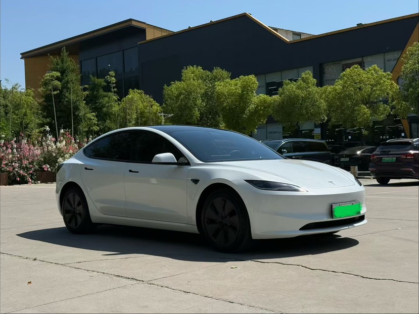 Tesla Model 3 2025 car image #3
