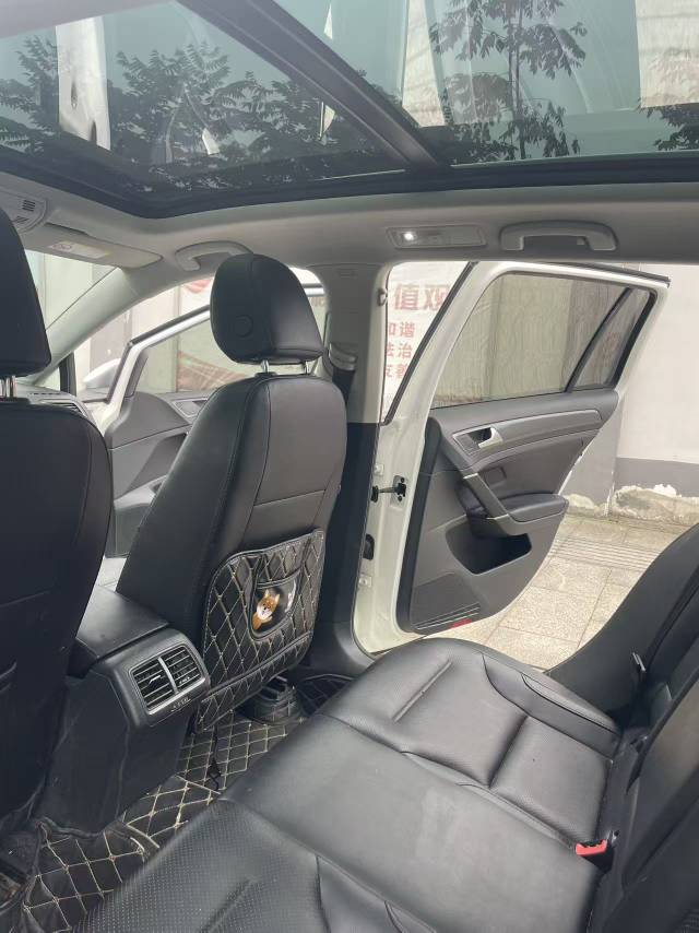 Volkswagen Golf (Imported) 2020 #8 Volkswagen Golf (Imported) 2020 صورة سيارة #8