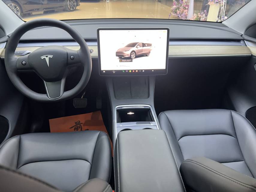 Tesla Model Y 2023 #5 Tesla Model Y 2023 car image #5