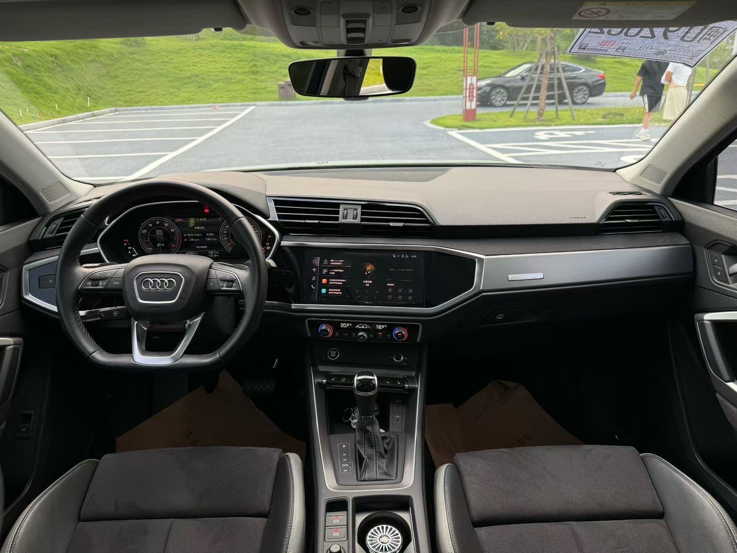 Audi Q3 2023 car image #6
