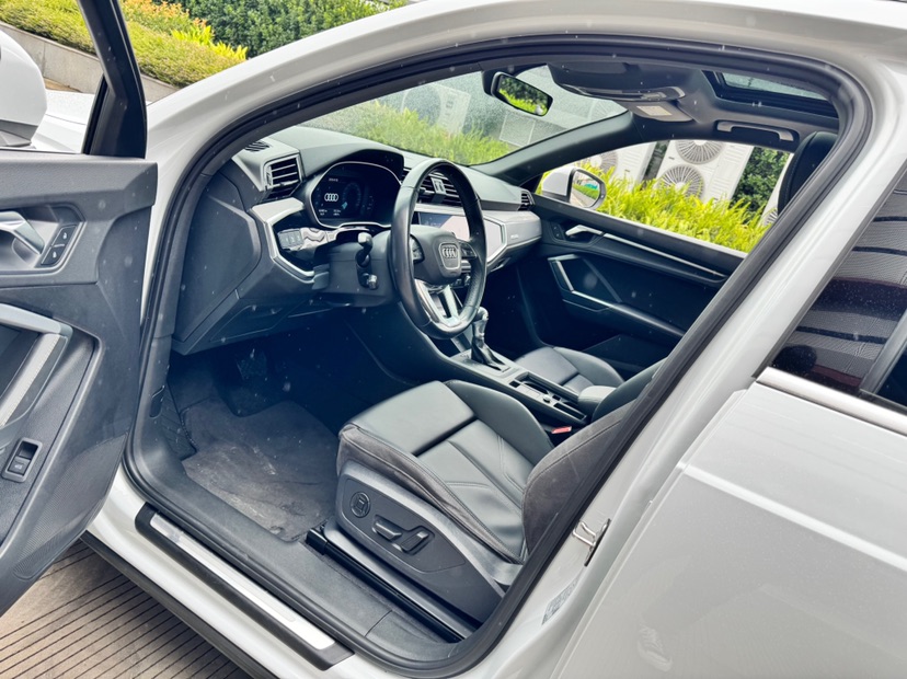 Audi Q3 2023 car image #4