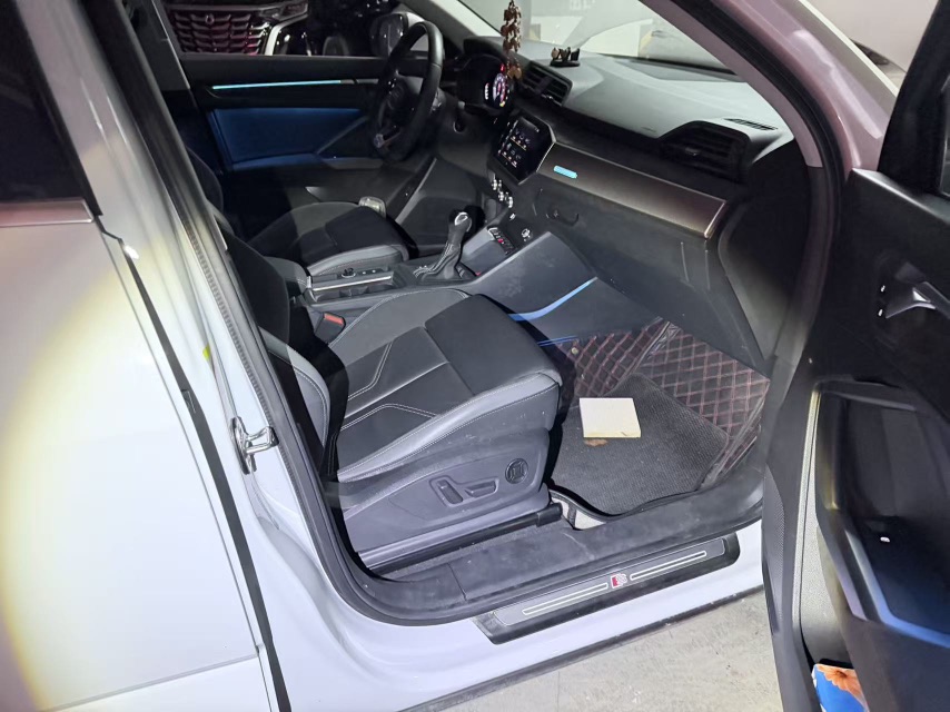Audi Q3 2021 car image #5