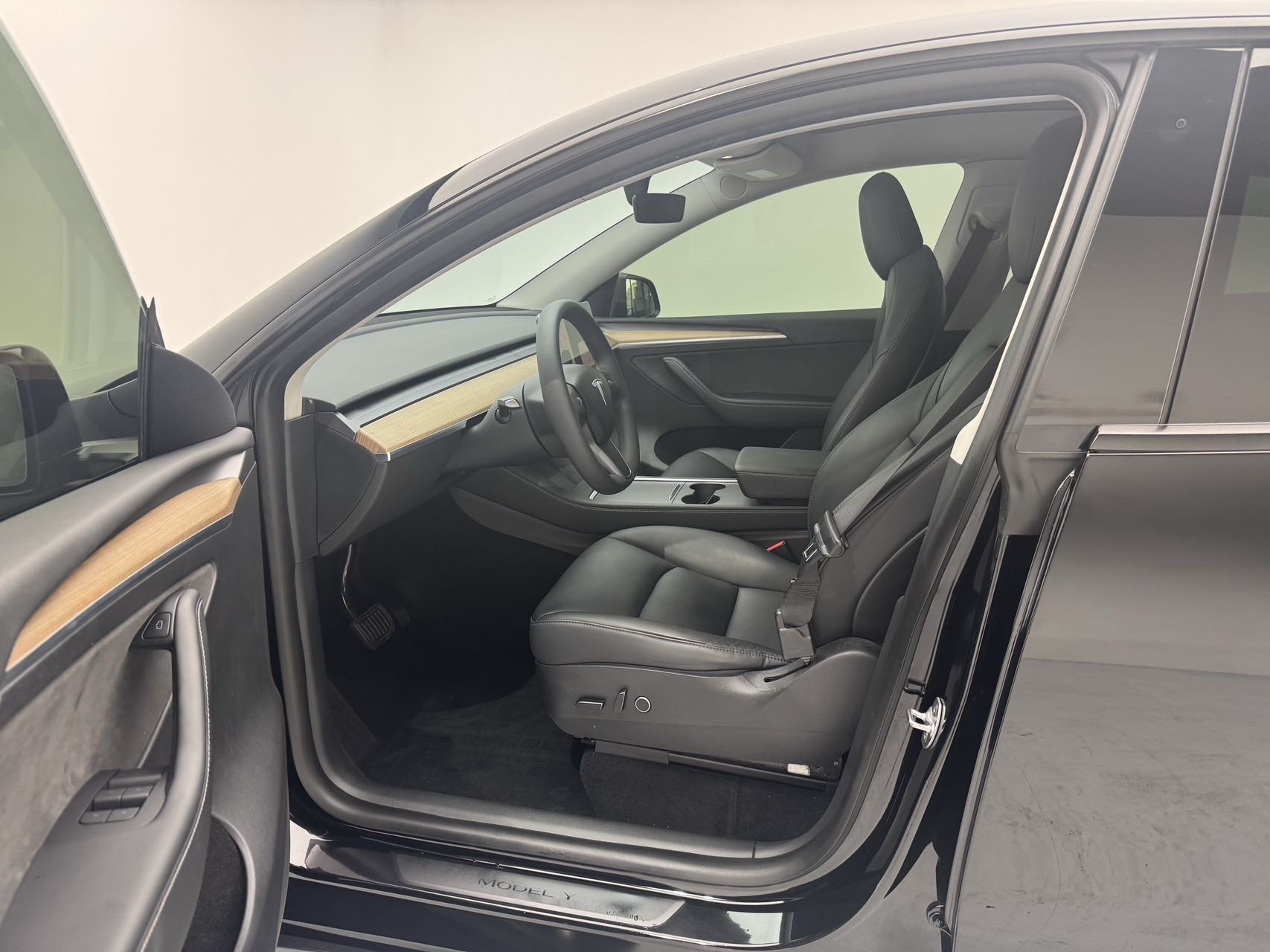 Tesla Model Y 2022 #13 Tesla Model Y 2022 car image #13