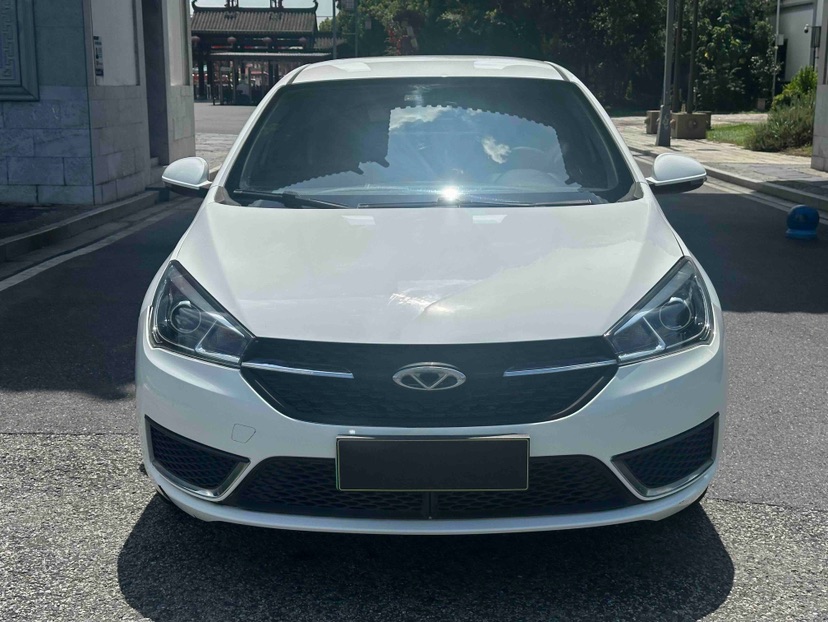 2019 car image #2