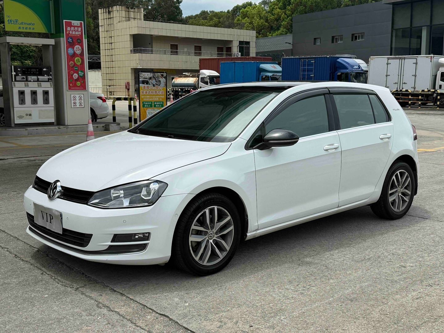 Volkswagen Golf 2017 Volkswagen Golf 2017 car image