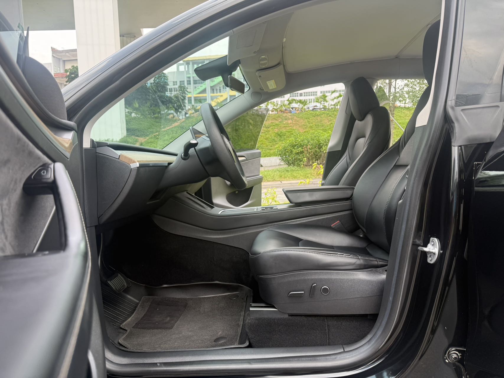 Tesla Model Y 2023 car image #7