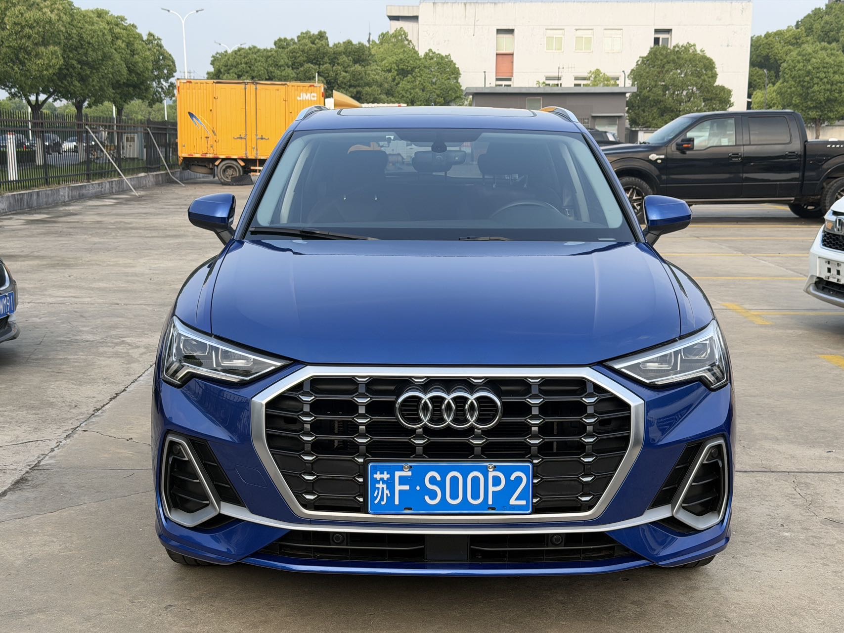 Audi Q3 2020 car image #3