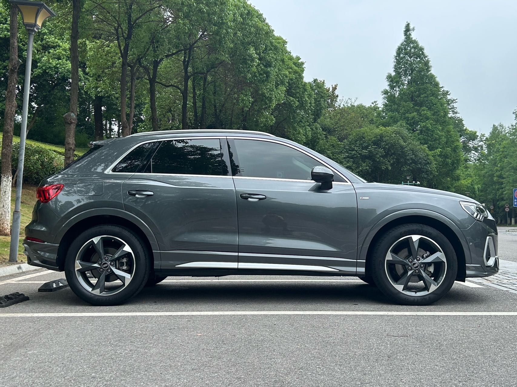 Audi Q3 2022 car image #4