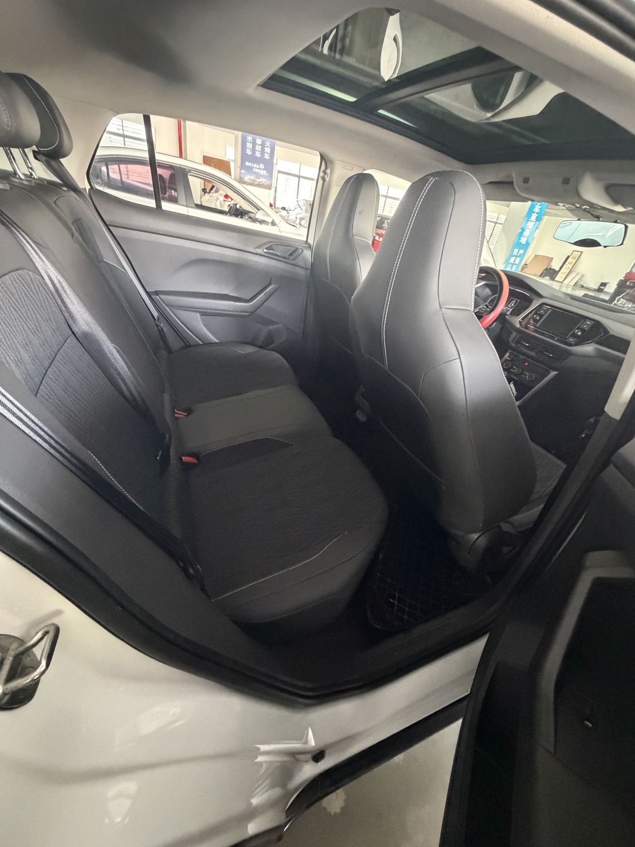 Volkswagen T-Cross 2019 immagine di auto #3